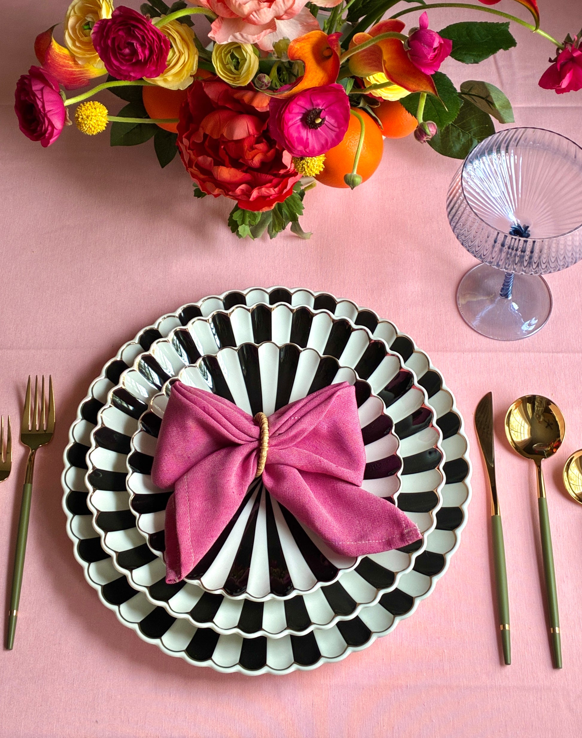 The Raya: Jacquard Dinner Napkin in Fuschia 